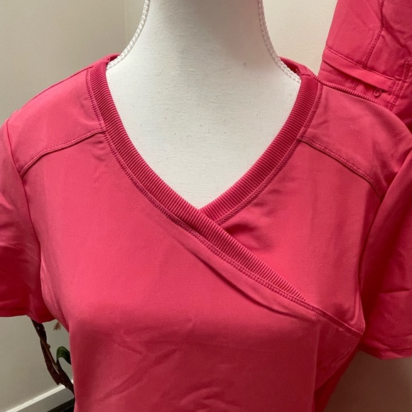 Cherokee Infinity Scrub TOP - Picture 4 of 10